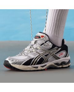 ASICS Unisex Casual Shoes GEL-NIMBUS 10.1 Fashionable Cushioned Comfort Low-Top Sneakers White Black 44.5