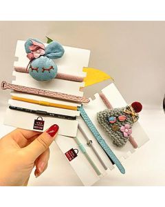 Hair accessories: 4 pieces per card