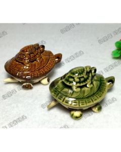 The little ceramic turtle will shake its hands and feet