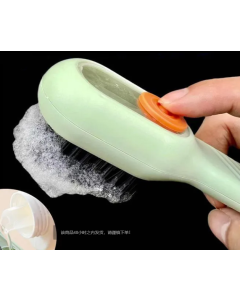 Add liquid to the shoe brush