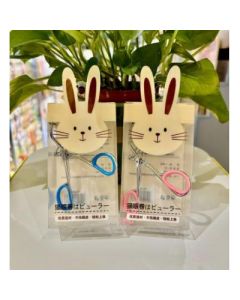 The eyelash curler 806 Bunny Ear Sky is portable
