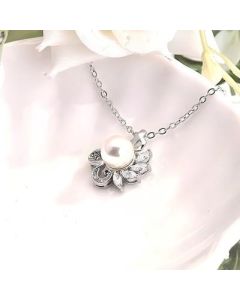 Necklace set with zircon pearls