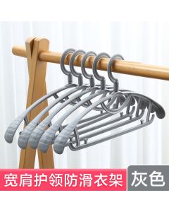 The hanger can be rotated with wide shoulders and is non-slip