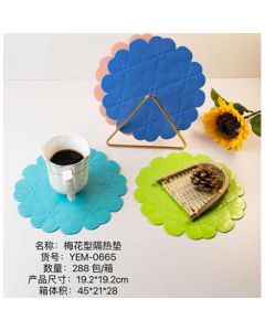 Anti-slip and anti-scald thermal insulation mat PVC soft rubber coaster bowler large and small flower cartoon